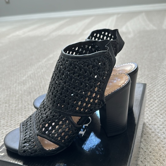 NWOT-Láuren Conrad—pep toe open back - Picture 3 of 5